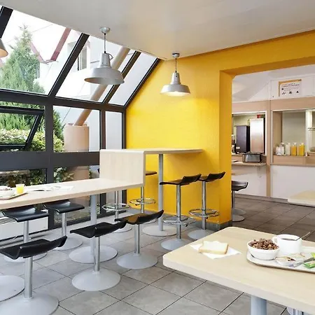 F1 Niort St Maixent Hotel